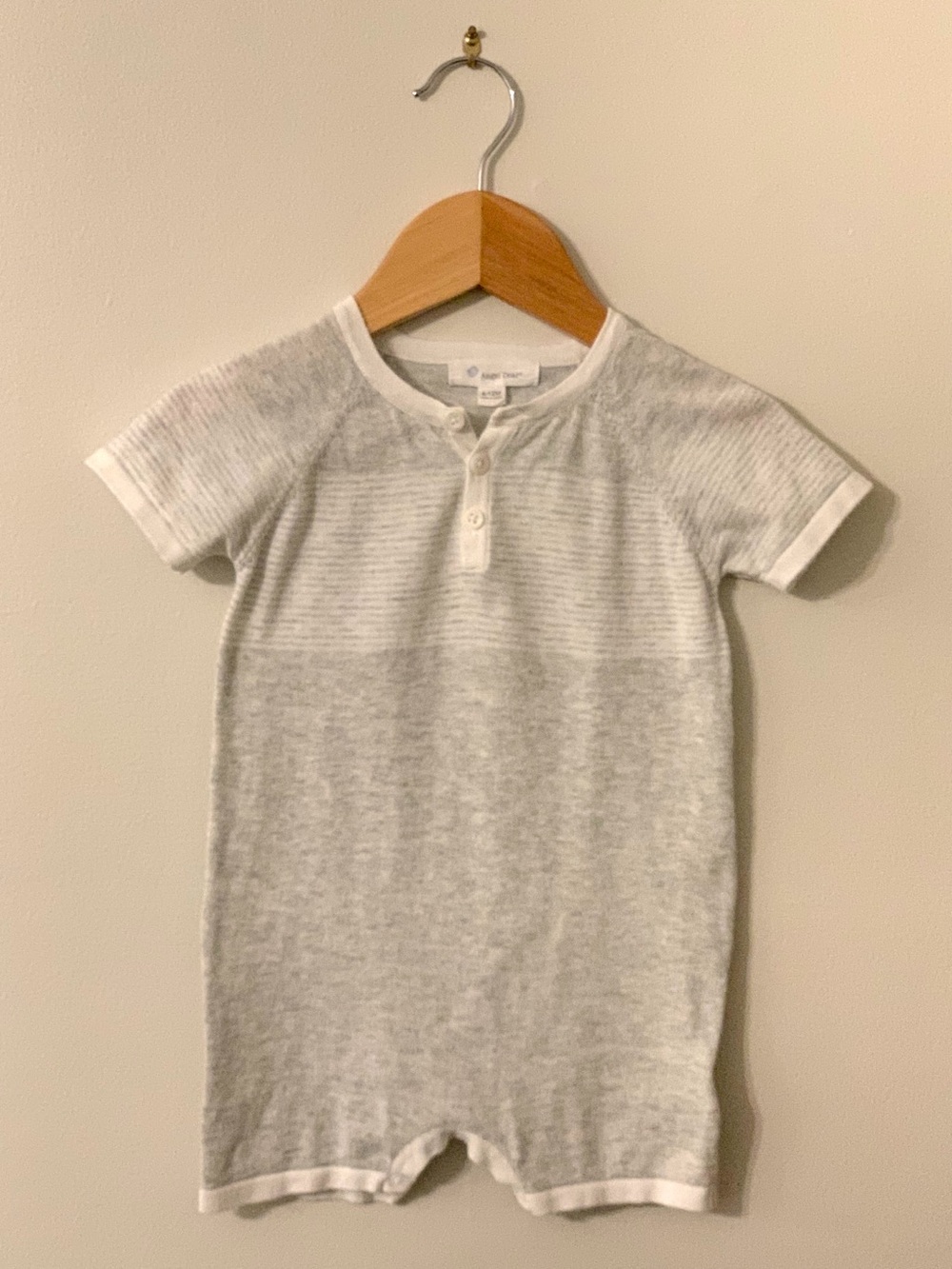 Angel Dear Baby Boys 6-12M Short Sleeve Henley Romper Gray 100% Cotton